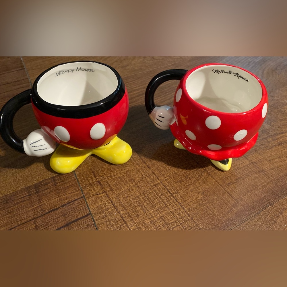 Mickey and Minnie arm mug set